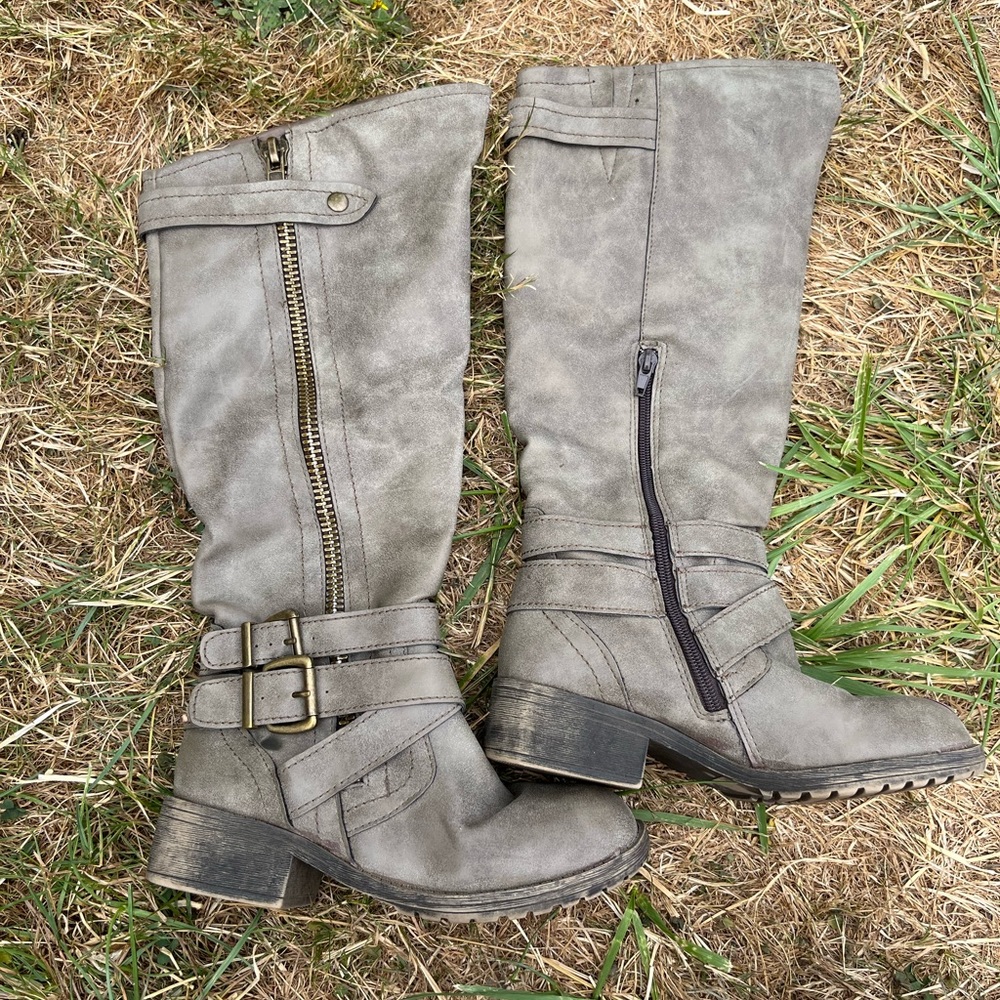 Knee high Madden Girl boots, greyish weathered look, worn once size 6 women’s